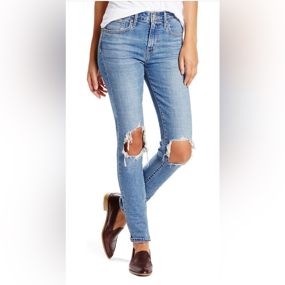 LEVI’s 721 Ripped High Waisted Skinny Jeans. NWT
